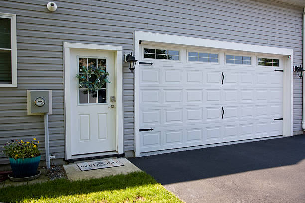 24/7 Emergency Garage Door Panel Replacement experts in Knightstown, IN